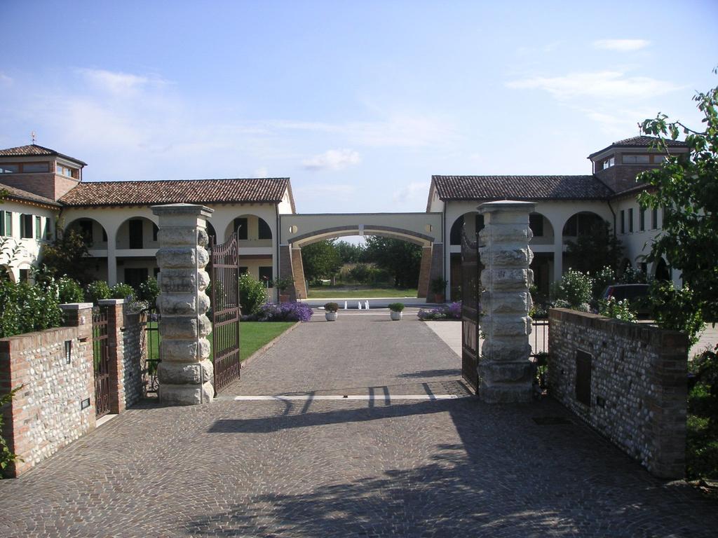 Agriturismo Due Torri Монтебелуна Стая снимка