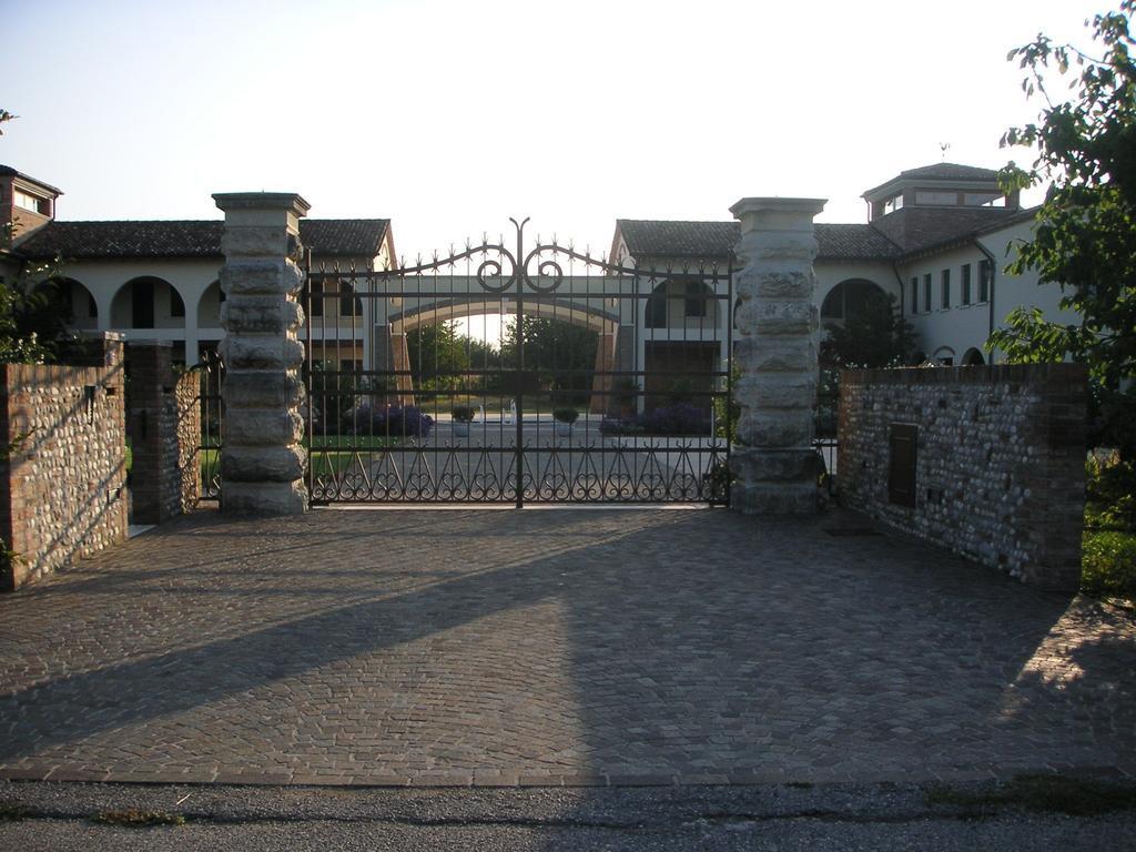 Agriturismo Due Torri Монтебелуна Екстериор снимка